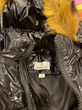 Anorak Moncler Negro Talla S con Capucha