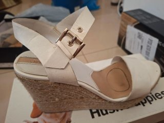Sandalias de cuña blancas