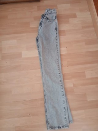 Pantalón vaquero Stradivarius grisáceo