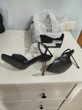Sandalias charol negras nuevas