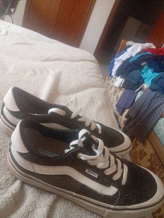 Zapatillas Vans Negras y Blancas