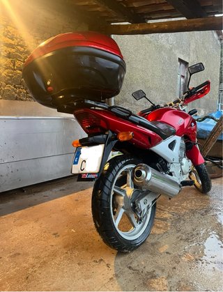 Honda CBF 250cc Roja