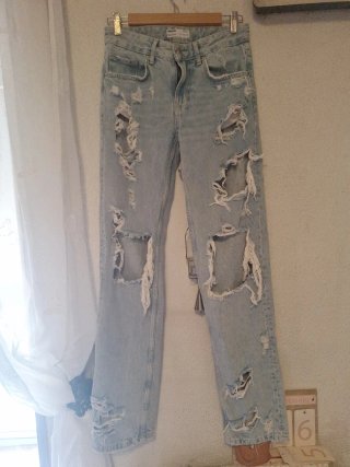 Pantalón vaquero Bershka desgastado
