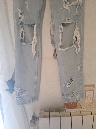 Pantalón vaquero Bershka desgastado