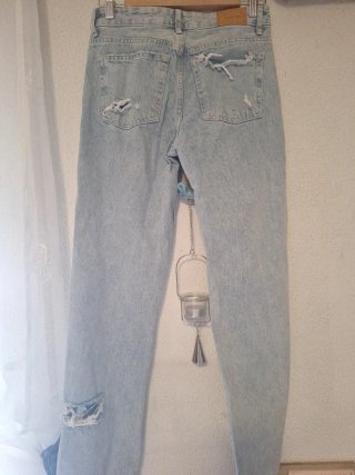 Pantalón vaquero Bershka desgastado