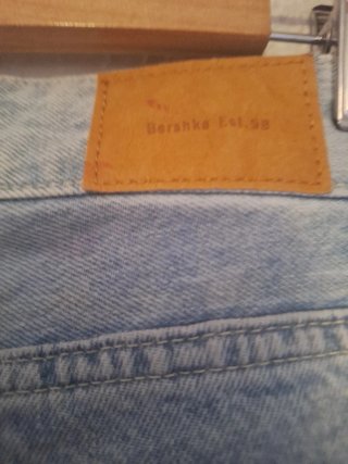 Pantalón vaquero Bershka desgastado