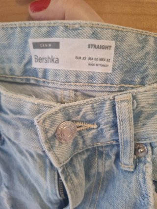 Pantalón vaquero Bershka desgastado