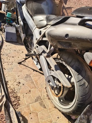 Kawasaki Moto piezas *no sé si funciona