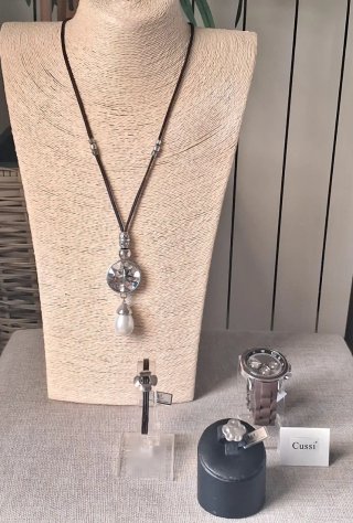 Conjunto: Colgante, Reloj, Anillo y pulsera.