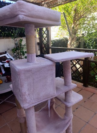 Torre rascador para gatos rosa