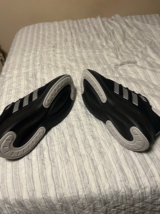 Zapatillas Adidas Negras y Plateadas