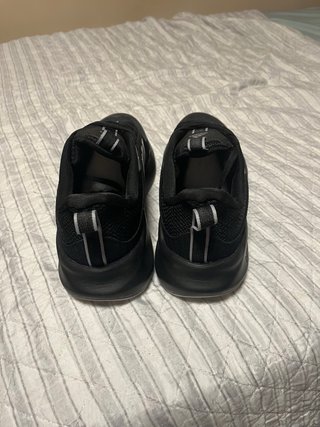 Zapatillas Adidas Negras y Plateadas