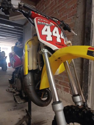 Suzuki 65cc Motocross Roja y Amarilla