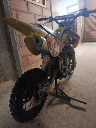 Suzuki 65cc Motocross Roja y Amarilla
