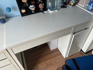 Mesa Ikea MICKE con cajonera