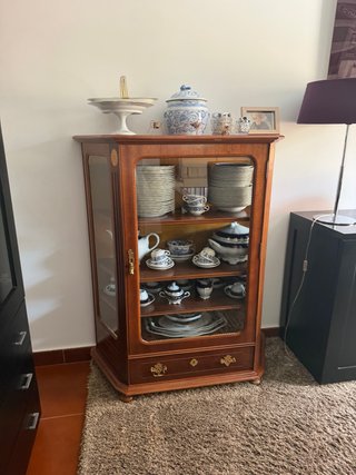Vitrina madera y cristal con cajón