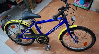 Bicicleta Azul y Amarilla