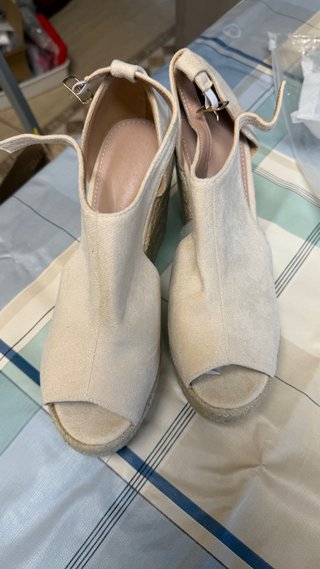 Sandalias cuña beige nuevas