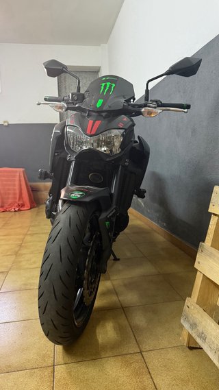 Kawasaki Z900 Naked Negra y Verde