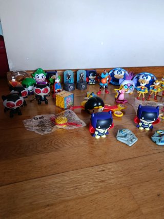 Lote de muñecos variados