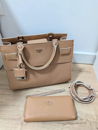 Bolso Guess con monedero a juego