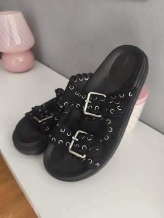 Chanclas negras Annalisa hebillas talla 39