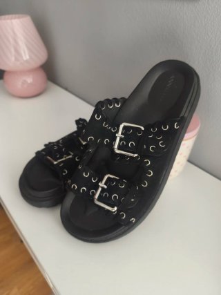 Chanclas negras Annalisa hebillas talla 39