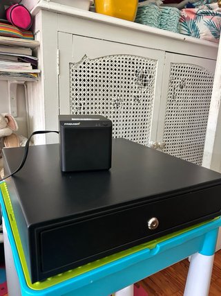 Caja Registradora, y Balanza