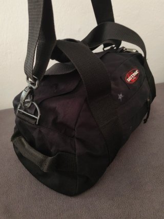 Bolso deportivo Eastpak negro