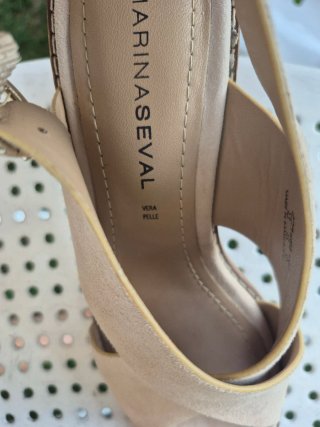 Sandalo donna tacco a blocchetto beige. Nuovo