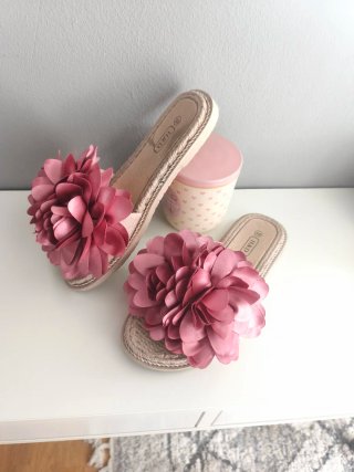 Chanclas H&D flores rosas talla 38