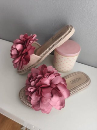 Chanclas H&D flores rosas talla 38