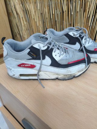 Zapatillas Nike Air Max grises y blancas