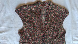 Blusa evasé floral negra y roja