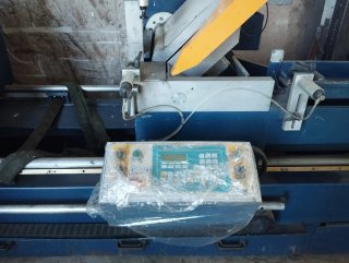 Máquina de cerrajería azul