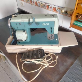 Máquina de coser Alfa 104