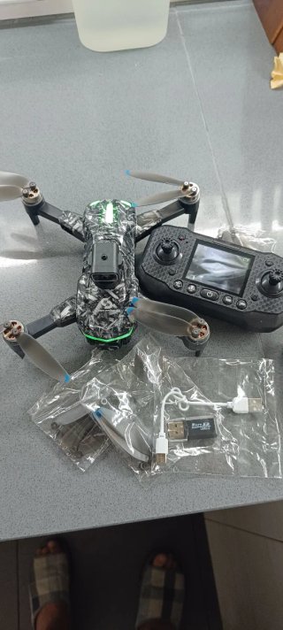 Dron Negro y Verde con Mando