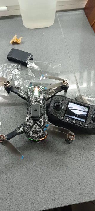 Dron Negro y Verde con Mando