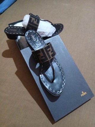 Sandali Fendi infradito donna