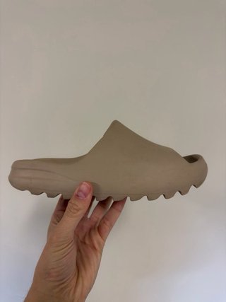 Chanclas Yeezy Slide Beige