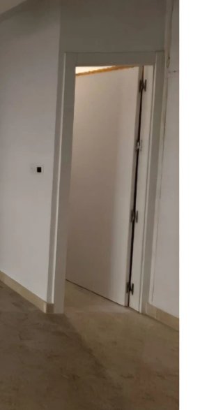 Puerta blanca interior