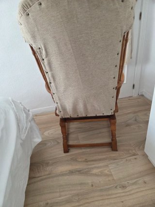 Sillón Mecedora Madera y Tela Beige