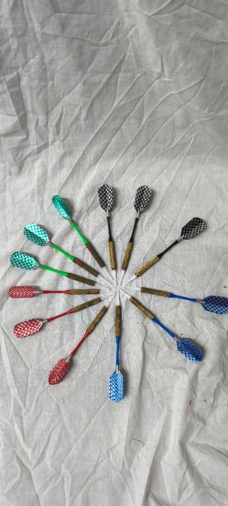 Set de 12 dardos con punta de plástico