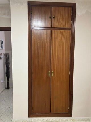 Marco y puertas de ropero de madera mas premarco