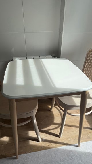 Mesa y 2 sillas cocina madera y ratán