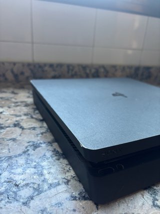 PlayStation 4 Slim Negra