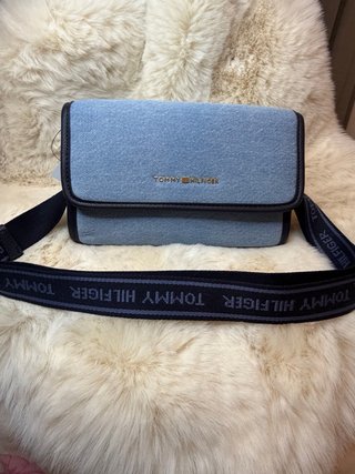 Bolso Tommy Hilfiger Negro y Azul