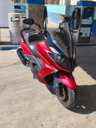 Kymco Superdink 125cc Maxi Scooter Roja