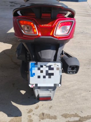 Kymco Superdink 125cc Maxi Scooter Roja