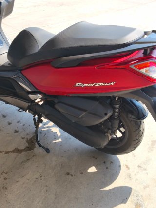 Kymco Superdink 125cc Maxi Scooter Roja